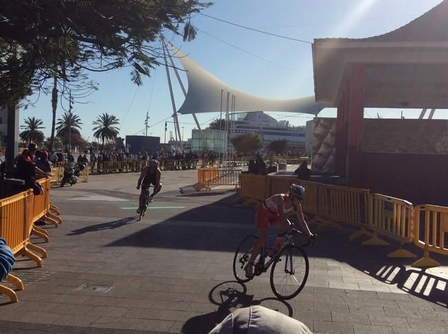 El triatlón se apodera de Las Palmas de Gran Canaria