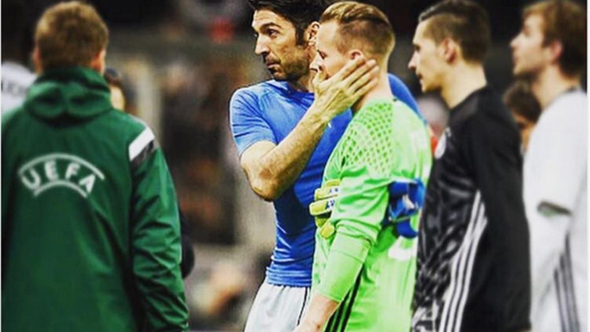 Ter Stegen ha publicado en las redes sociales esta foro con Buffon tras el partido del miércoles