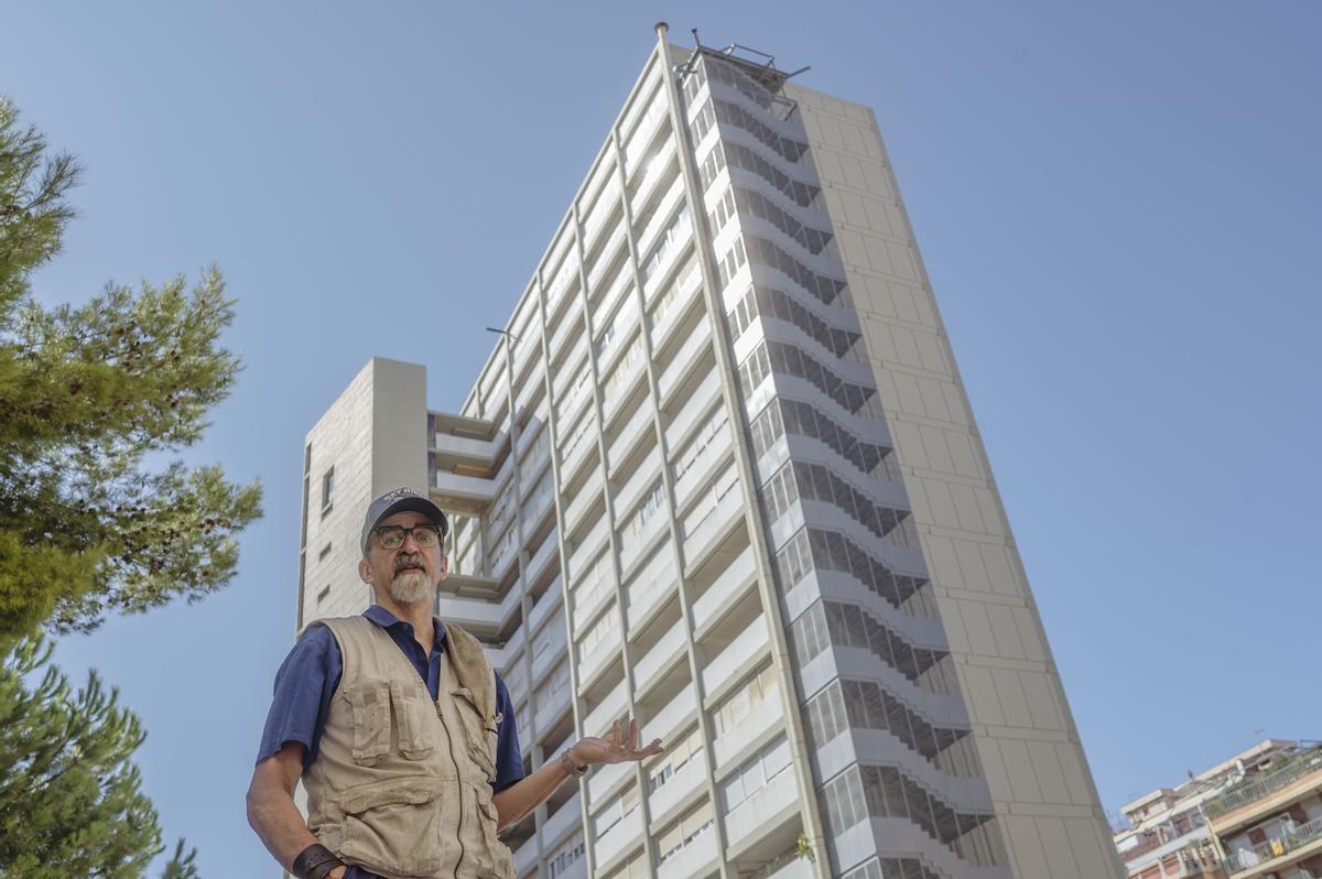 Francesc Punsola, por gusto y devoción, encargado del mantenimiento de Escorial 50.