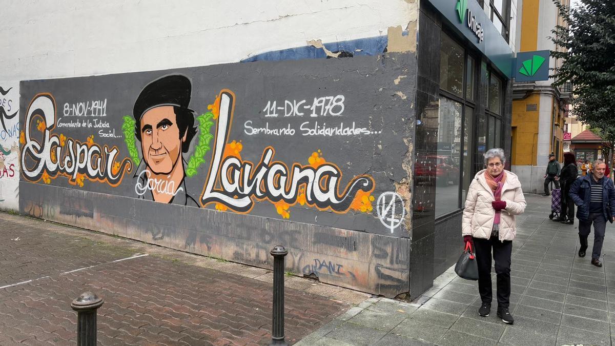 Mural en memoria de Gaspar García Laviana en Sama