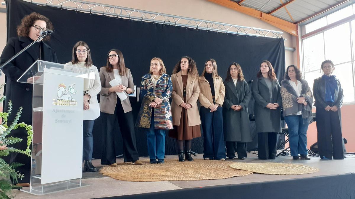 La comisión del centenrario de la escuela de Santanyí durante su intervención.