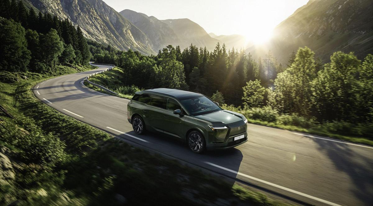El TZ utiliza una batería de ion de litio con una capacidad de 95,8 kWh, lo que se traduce en un autonomía de hasta 540 km.