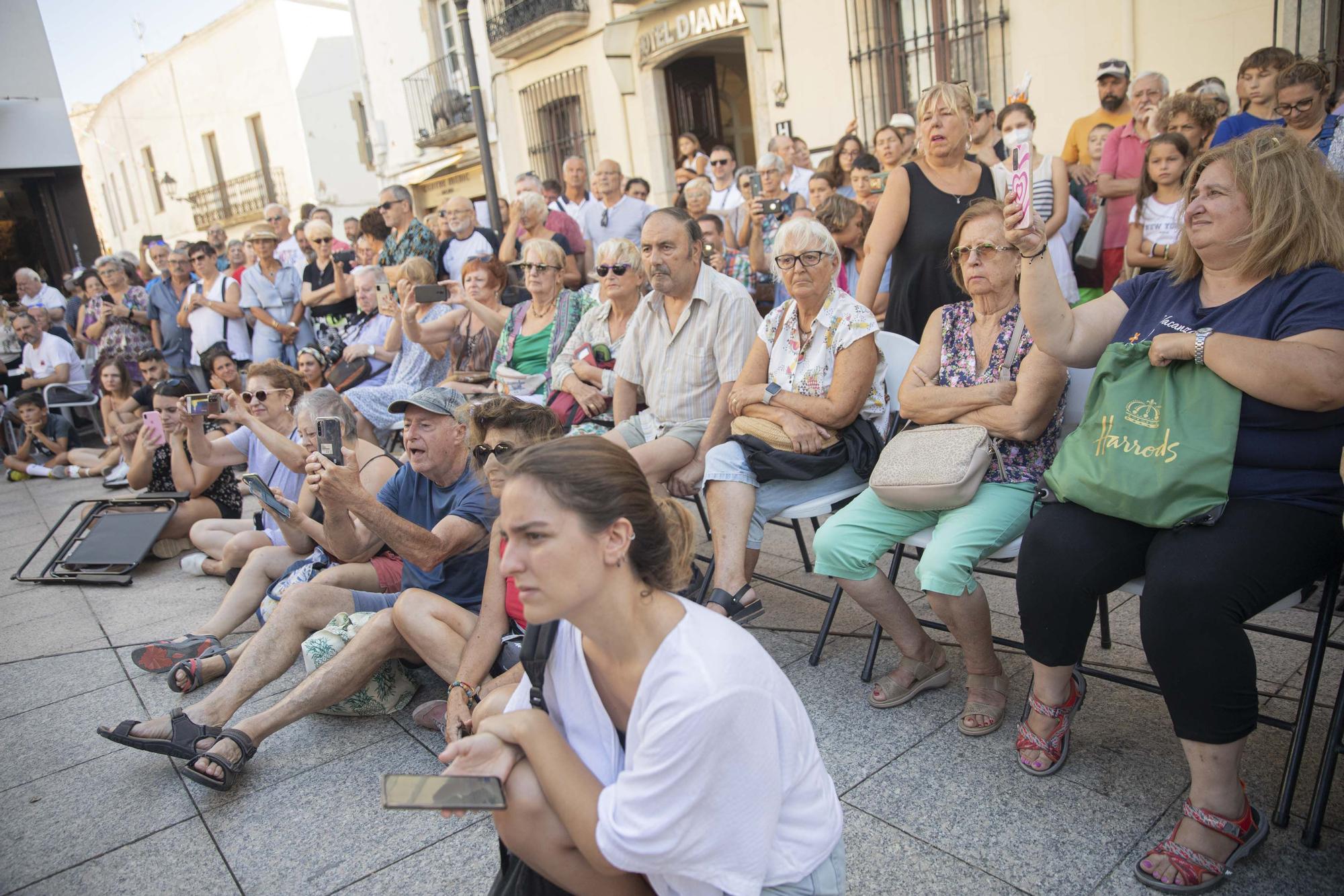 Marc Ribas cuina un "Cim i Tomba", el plat tradicional de Tossa de Mar, enmig del poble