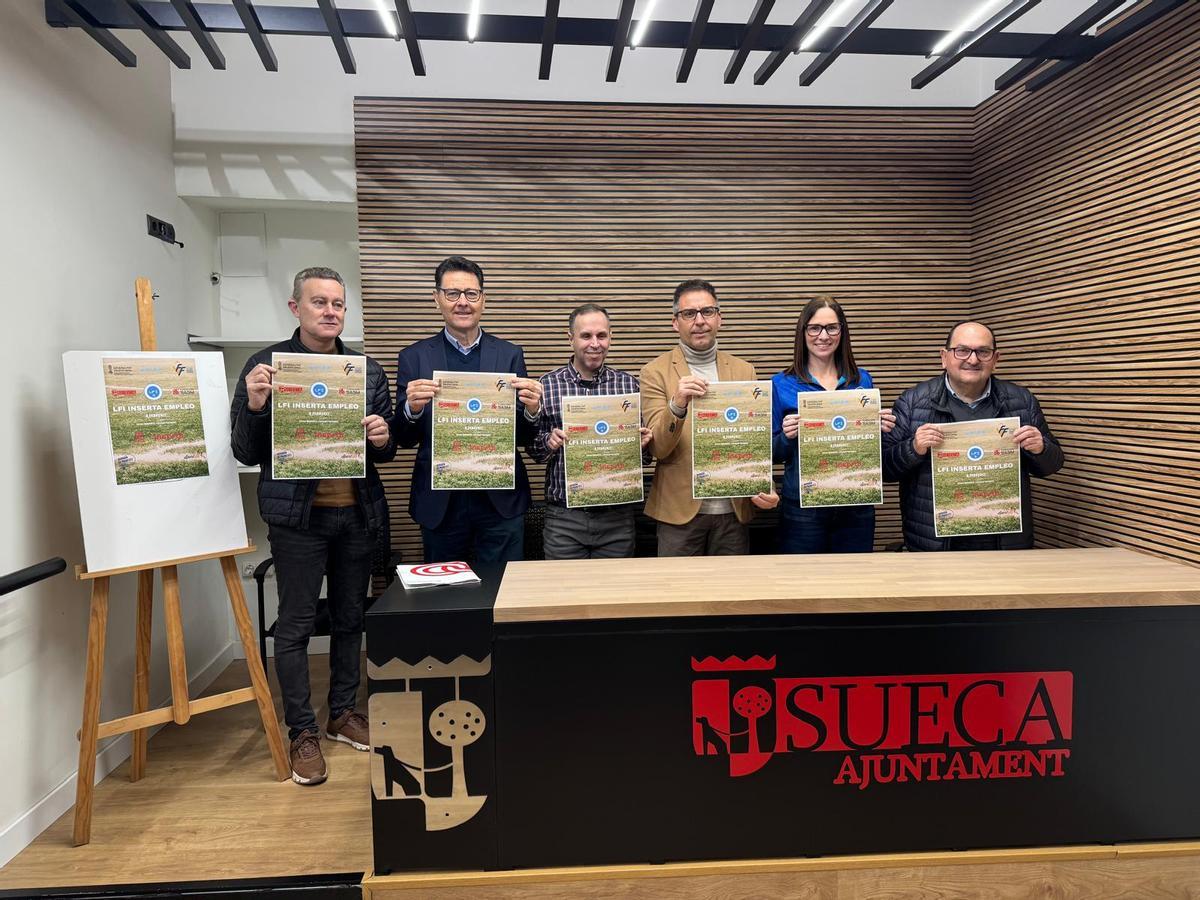 Los representantes de las diferentes entidades, esta mañana, en la presentación de la primera jornada de la liga que se disputará en Sueca.