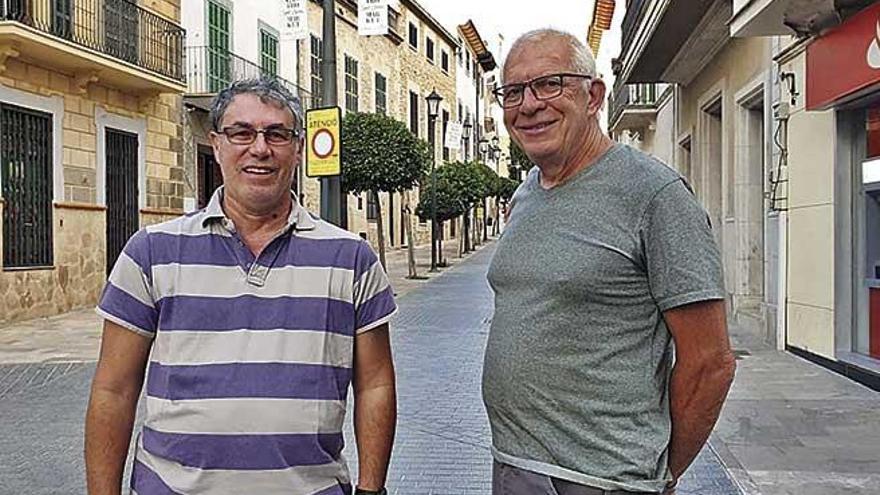 El jefe de ProtecciÃ³n Civil de Son Servera, Alonso Alonso (izquierda), ayudÃ³ en el rescate del &#039;llorencÃ­&#039; Felip Forteza Amengual.