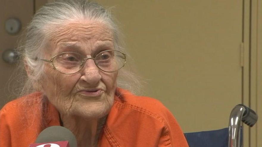 Detienen a una anciana de 93 años por no pagar la cuota de su residencia durante tres meses