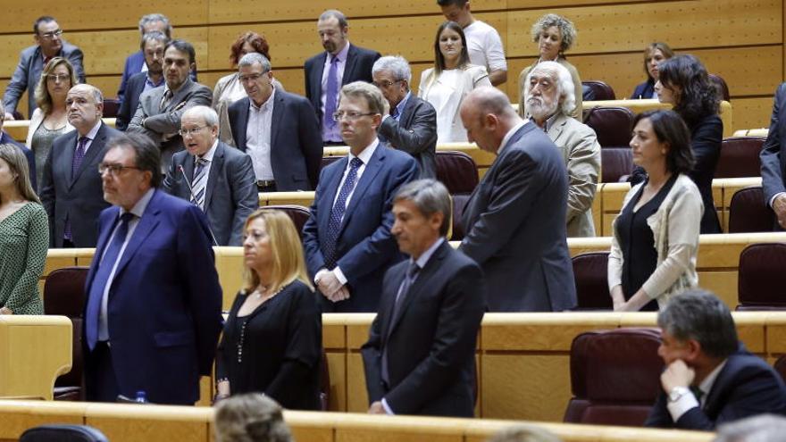 Protesta de los senadores de la oposición en la cámara alta.