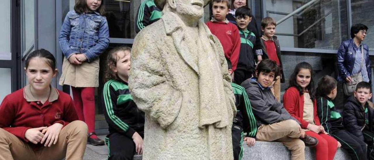 El Museo Municipal de Lalín acogió ayer una visita de escolares del Sagrado Corazón. // Bernabé/Javier Lalín