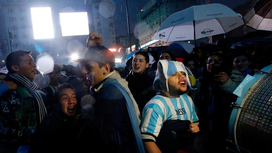 Argentina protesta por la marcha de Messi: "No te vayas Lio"