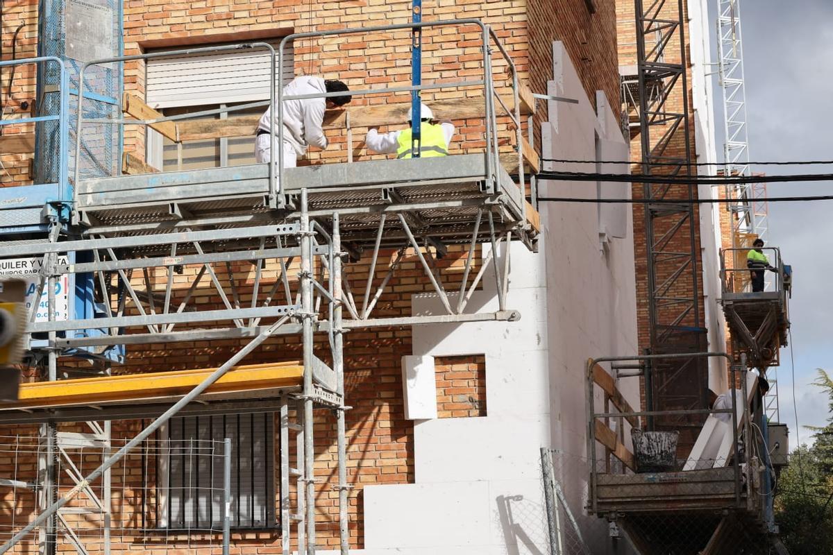 Obras de aislamiento que se están llevando a cabo en el barrio Sagrado Corazón, en una imagen de este lunes