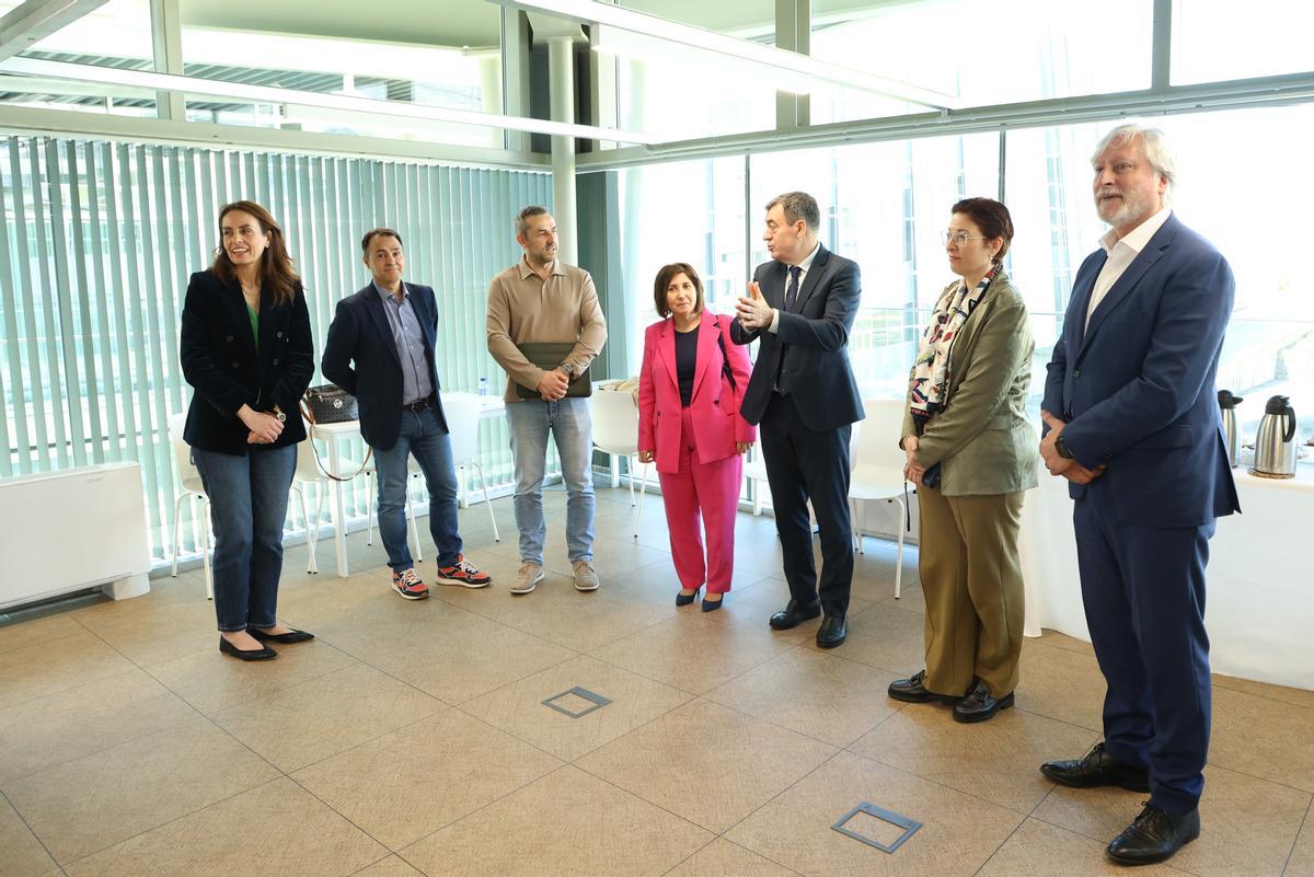 Antonio Rial Boubeta, Fernando Suárez, María Dolores Fernández Tilve, Román Rodríguez y Susana Rey García, ayer, en Santiago.