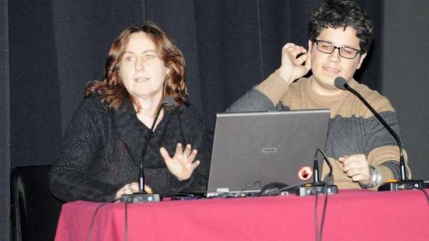 Beatriz Comendador y Félix González presentaron el seminario celebrado ayer.  // Noé Parga