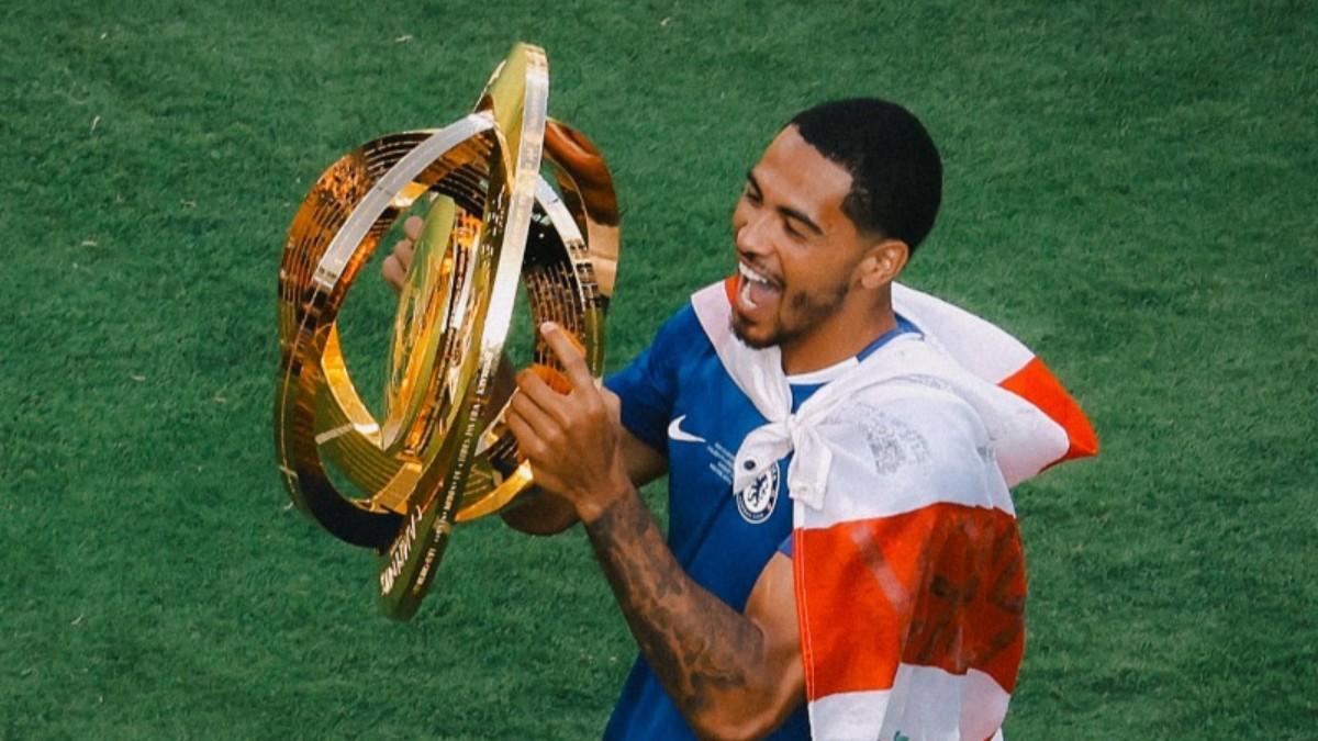 Levi Colwill, celebrando el Mundial de Clubes con el Chelsea