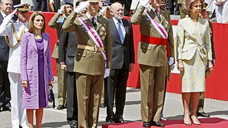 Los Reyes presiden el desfile de las Fuerzas Armadas en Zaragoza