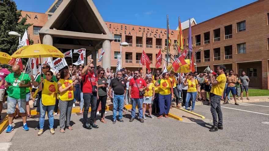 Más de mil profesores valencianos no han cobrado la nómina en septiembre, según el Stepv