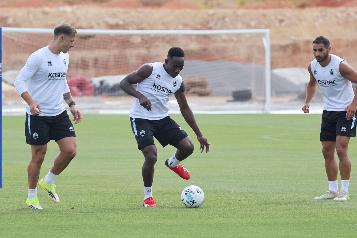 Galería | El CD Castellón entrena en la Ciudad Deportiva Globeenergy antes de la visita a la AD Ceuta