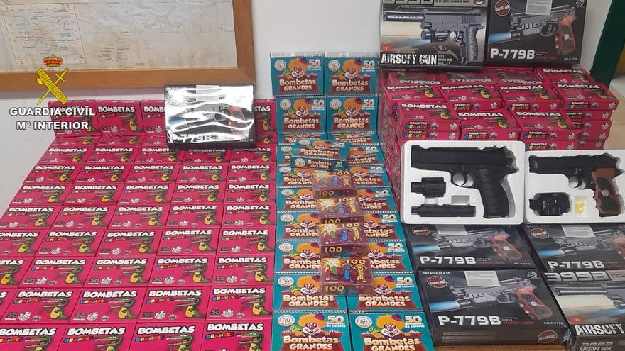 Intervienen cientos de cajas de petardos y pistolas de airsoft en la feria de Manacor