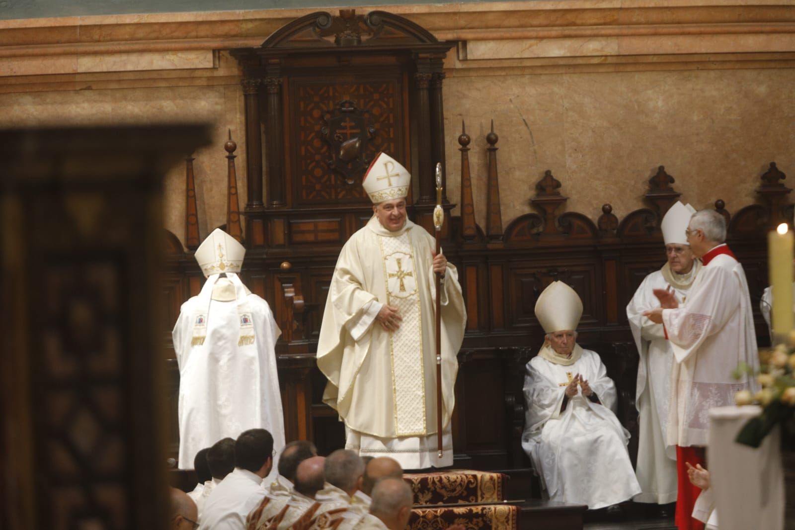 El nuevo arzobispo de València toma posesión en la catedral