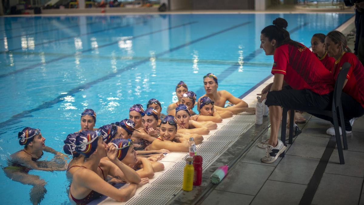 El equipo nacional de natación sincronizada, durante un entrenamiento en el CAR de Sant Cugat del Vallès.