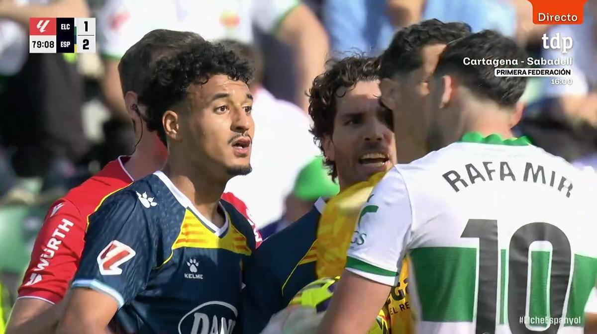 El Hilali y Rafa Mir durante el Elche - Espanyol