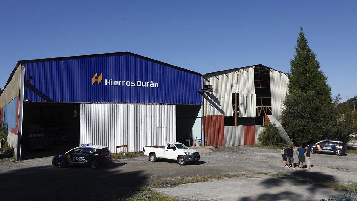 Nave de la empresa Hierros Durán en el lugar de Pazos, Marcón (Pontevedra) en el que falleció un trabajador de una empresa externa de reformas y servicios que cayó desde 20 metros de altura