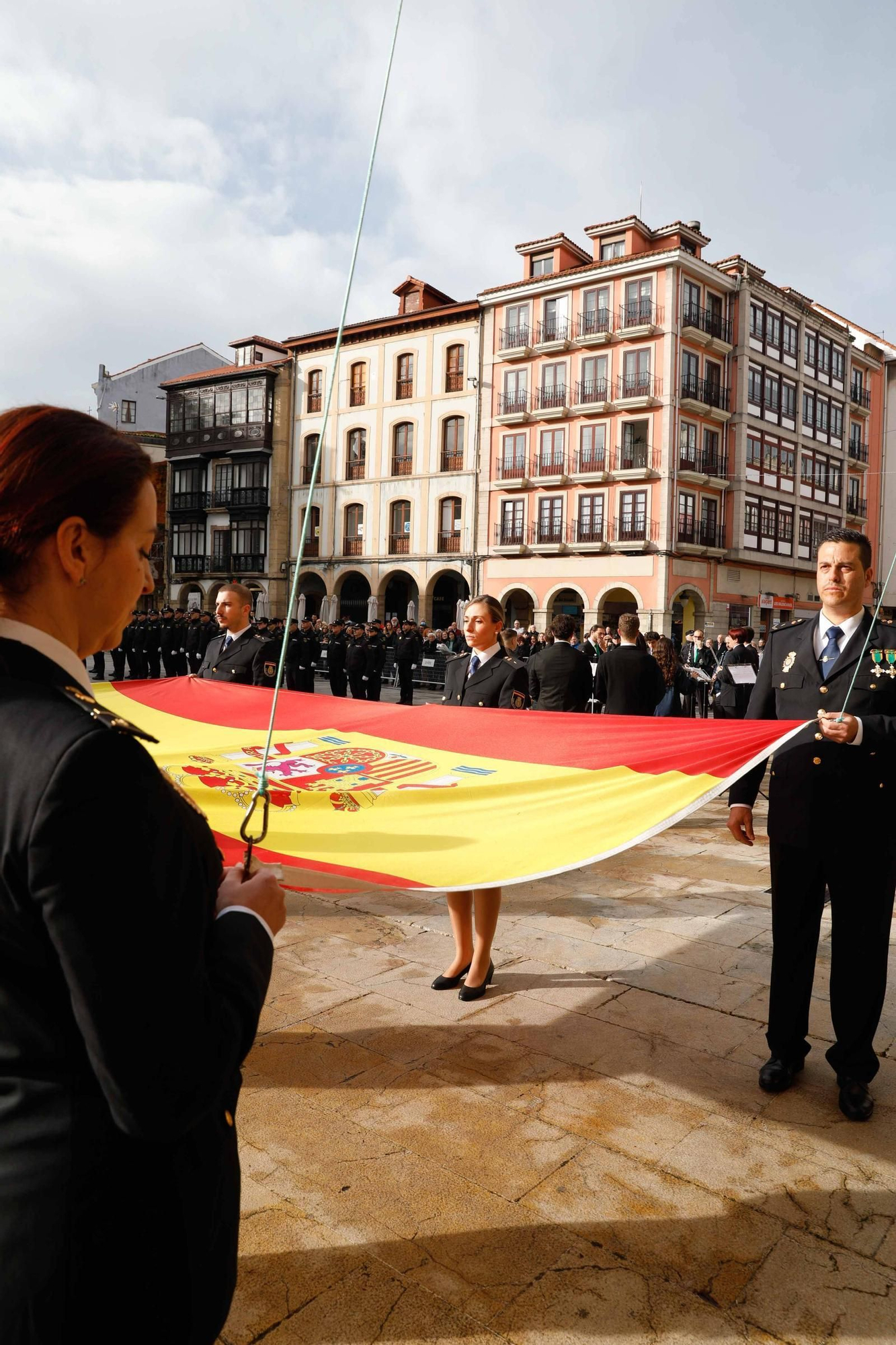 EN IMÁGENES: La Policía Nacional celebra su 200 aniversario en la Plaza de España de Avilés