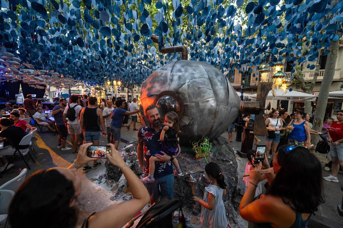 Gràcia premia a la plaza Rovira i Trias por su homenaje a Antònia Font como la calle mejor decorada de las fiestas de 2026