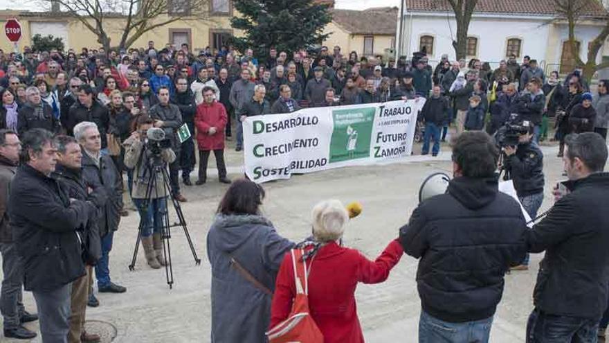 Primera manifestación en Barcial reclamando la biorrefinería multifuncional.