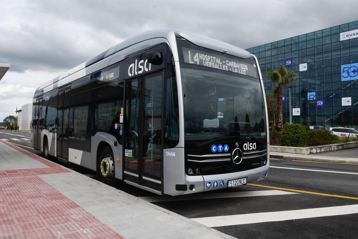 El nuevo autobús eléctrico que circula por Avilés.