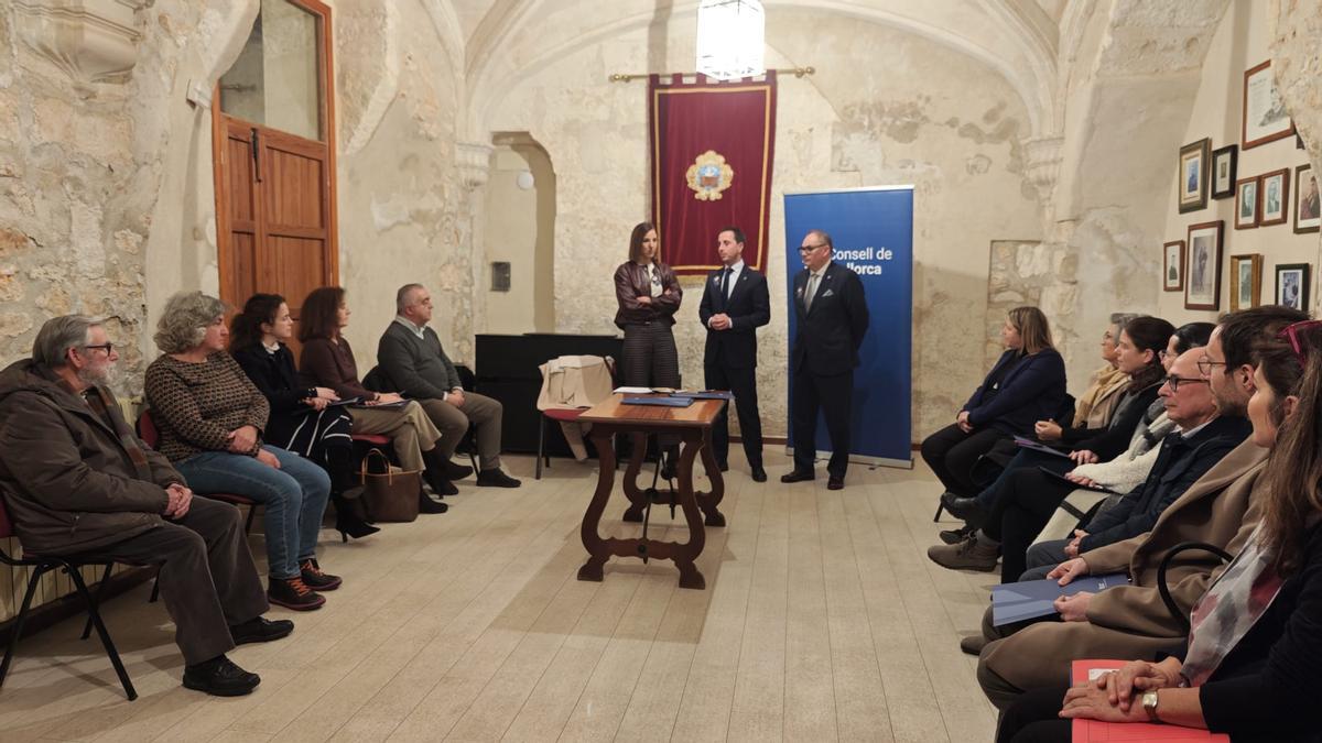 La comisión de expertos junto a Antònia Roca, Llorenç Galmés y Miquel Porquer.