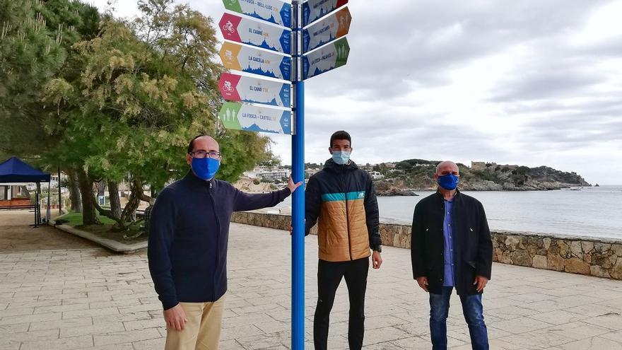 D&#039;esquerra a dreta, l&#039;alcalde de Palamós, Lluís Puig; l&#039;atleta Adel Mechaal; i el regidor d&#039;Esports, Joan Barba, en el tòtem del Centre Trail Palamós ubicat al passeig de La Fosca.