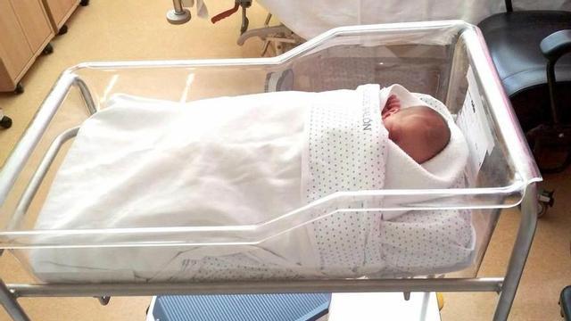 Una niña nacida en el Hospital de Riaño en septiembre del año pasado.