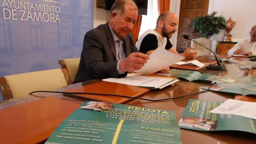 Ricardo Ferrero y Manuel Alesander Alonso, en rueda de prensa ayer en el Ayuntamiento de Zamora.