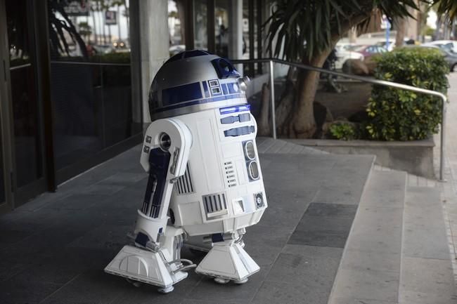 Ricardo Frazer y su R2D2 visitan La Provincia