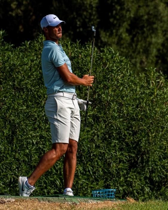 Rafa Nadal juega el Autonómico Balear de golf