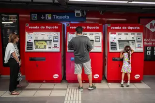 El metro de Barcelona retirará más de 700 máquinas de venta de tarjetas para evitar ciberdelitos