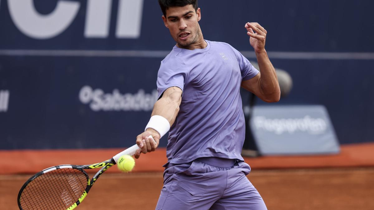 Alcaraz ya está en octavos del Godó tras ganar en dos sets al estadounidense Quinn