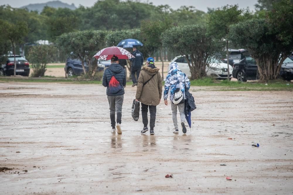 Más de 170.000 valientes desafían a la lluvia en Cheste