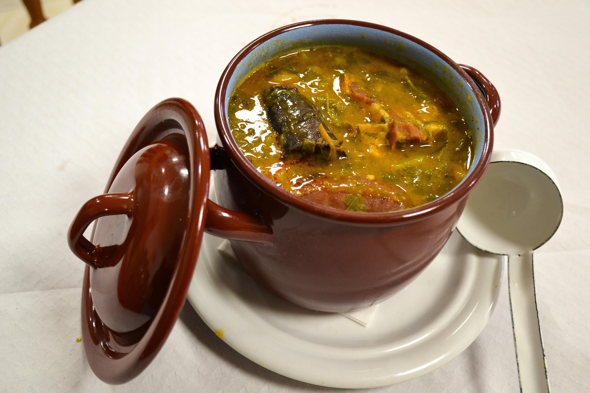 Pote asturiano en Casa Vicentón en Navelgas, Tineo.