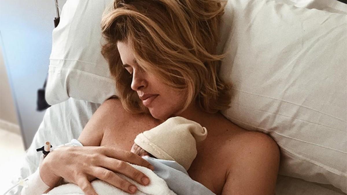 Adriana Abenia da a luz a su primera hija