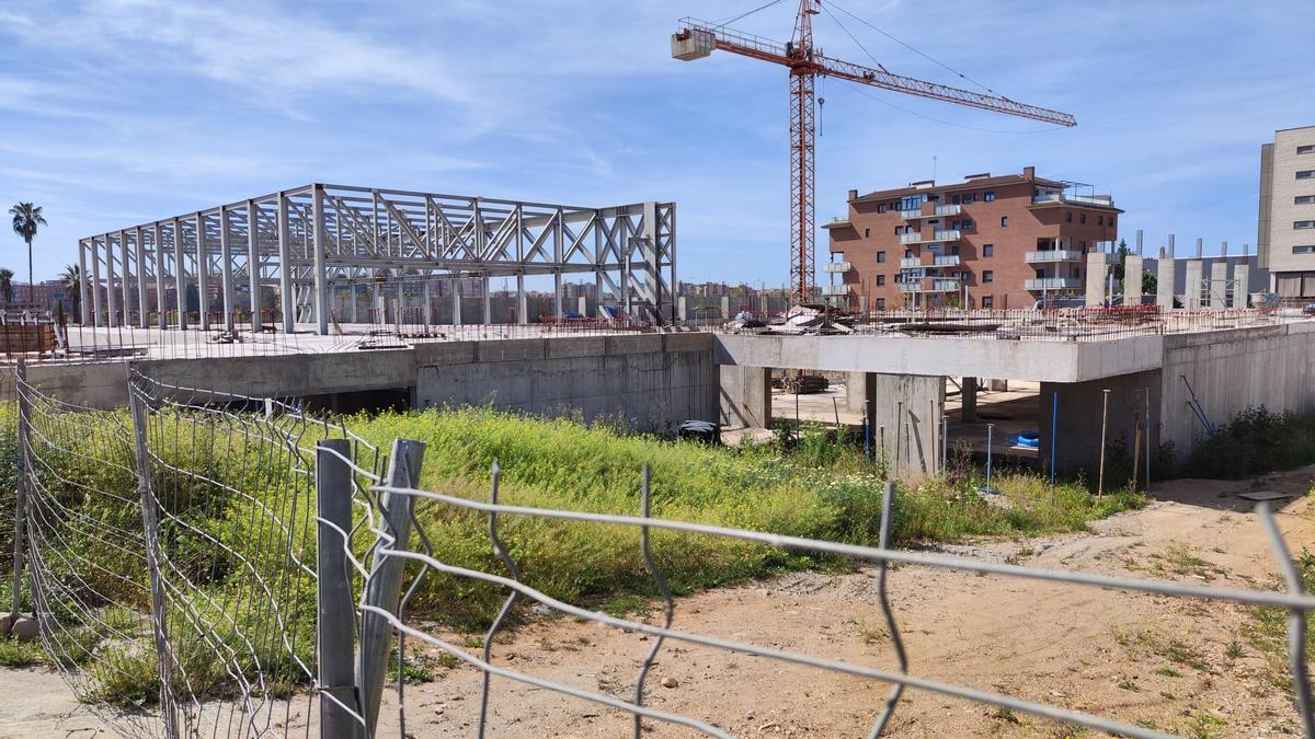 Las obras de la piscina están paradas desde hace casi un año.