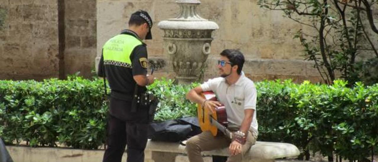 Isidro Sánchez, en el momento de ser multado