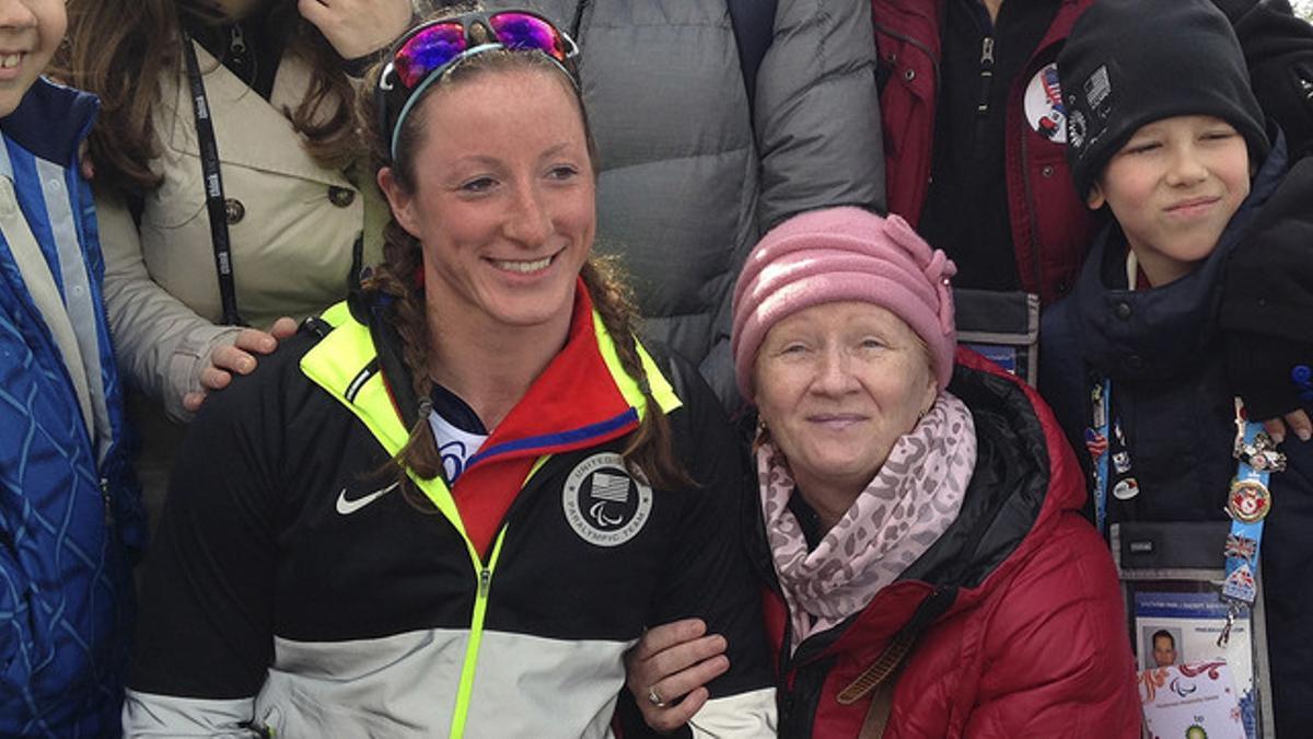 Una esquiadora paralímpica conoce a su madre biológica en Sochi