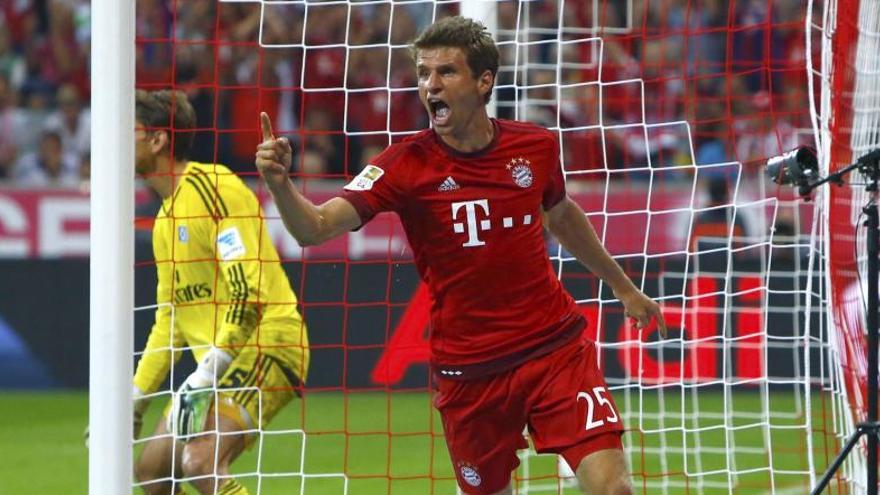 Müller celebra uno de los cinco goles del Bayern.