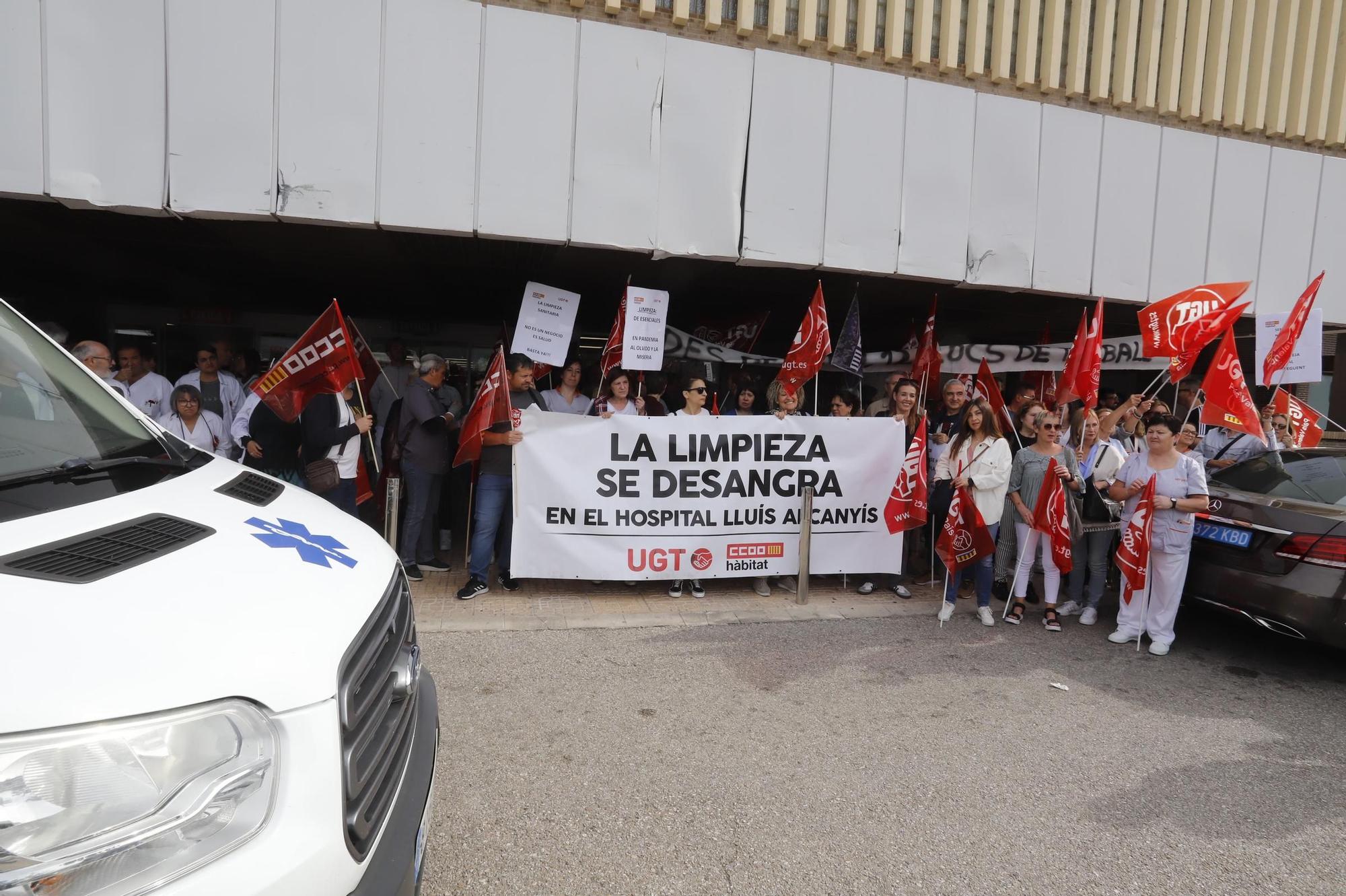 Las limpiadoras del Lluís Alcanyís denuncian el deterioro del servicio