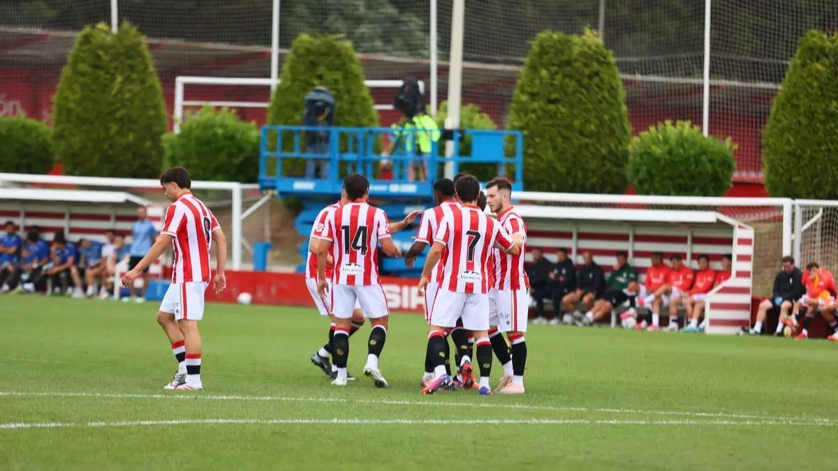 El Sporting se da un festín ante la Gimnástica (5-0): Iosifov lidera el ataque y Guillamón deja las primeras muestras de calidad