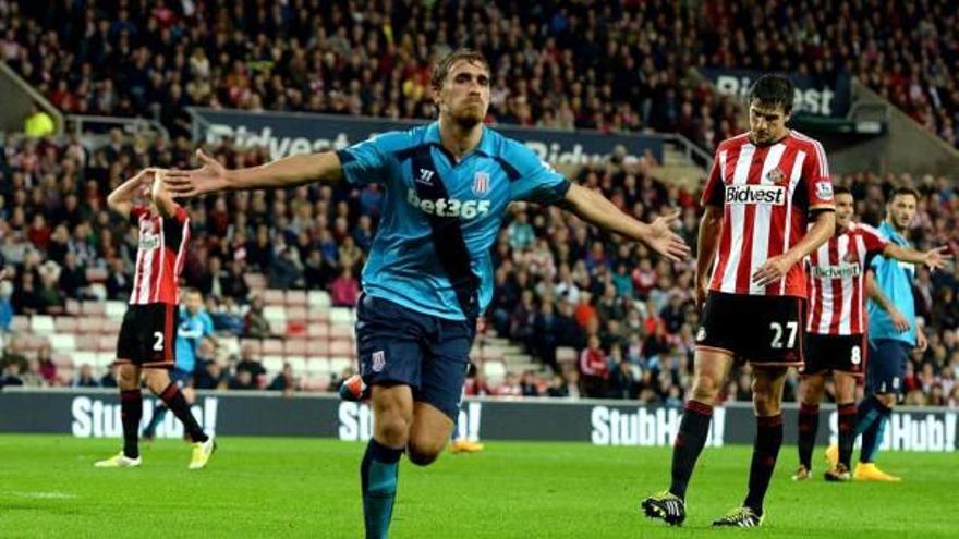 Marc Muniesa celebra un gol amb l&#039;Stoke a la Premier.