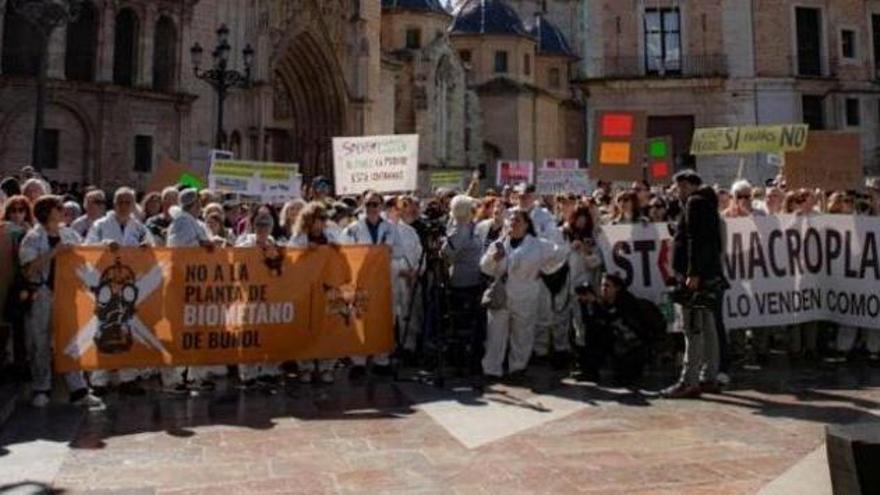 Vecinos de Llutxent llevan a València la protesta contra la planta de biogás