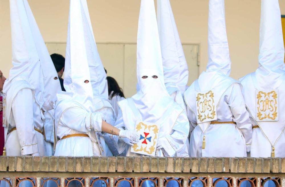 Lunes Santo | Preparativos y nervios en los nazarenos del Cautivo