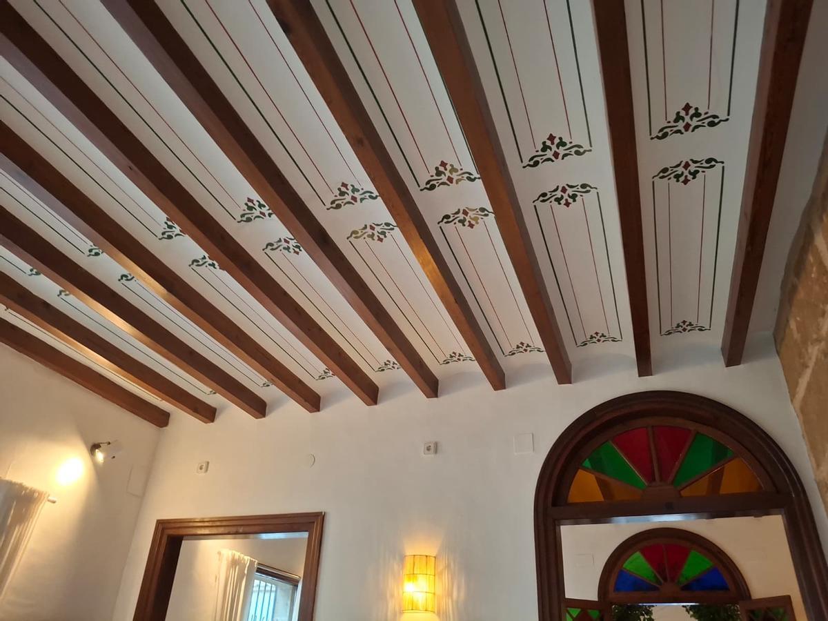 Decoración de influjo también modernista en las bovedillas